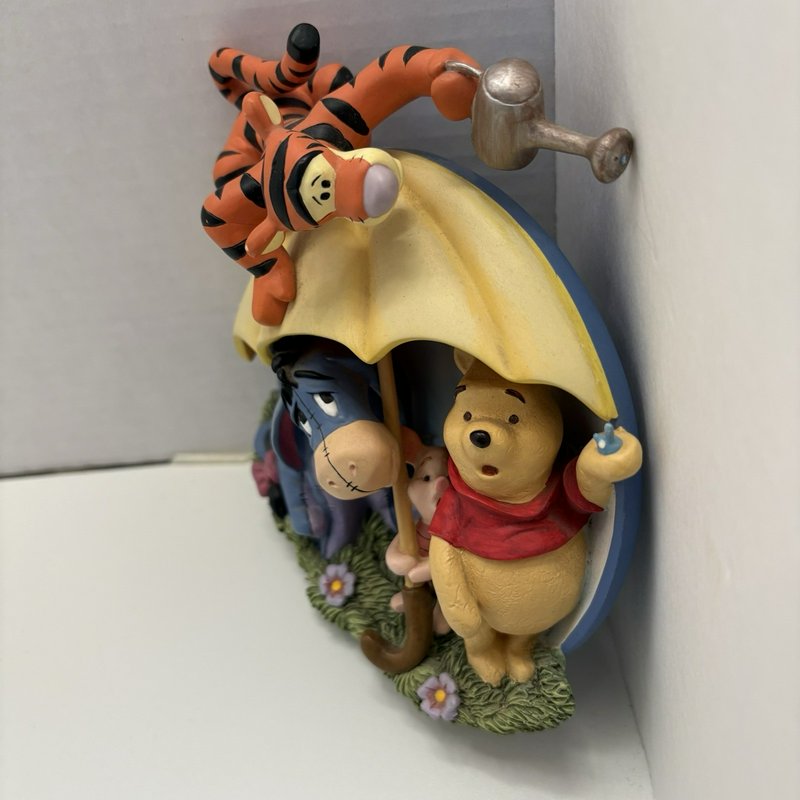 Disney Winnie the Pooh Bradford Exchange 3D Plate - Puzzling Sort of Weather