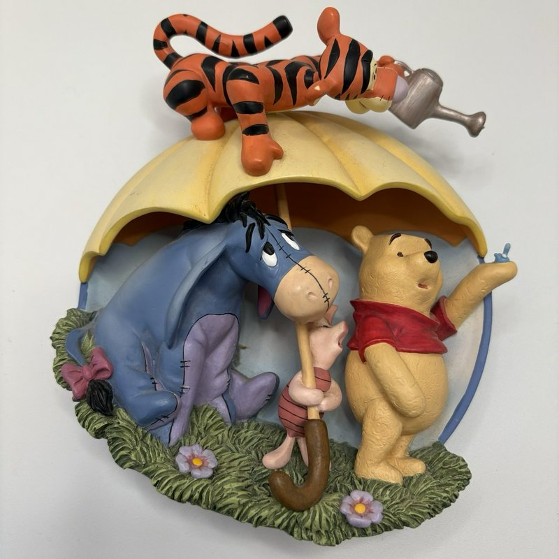 Disney Winnie the Pooh Bradford Exchange 3D Plate - Puzzling Sort of Weather