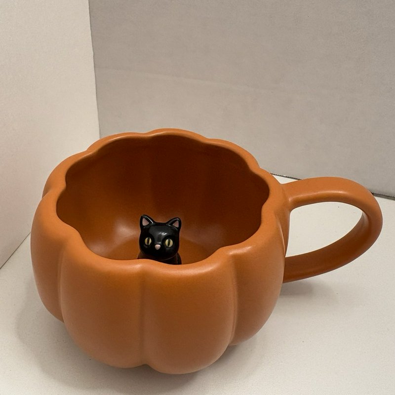 Celebrate Together Peek-A-Boo Pumpkin Mug Oversized Black Cat Inside Halloween