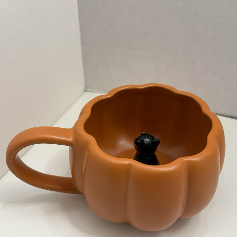 Celebrate Together Peek-A-Boo Pumpkin Mug Oversized Black Cat Inside Halloween