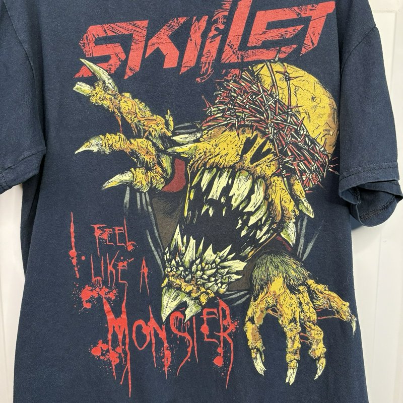 Skillet T-Shirt “I Feel Like A Monster” Band Tee Rock Metal Concert Gildan M