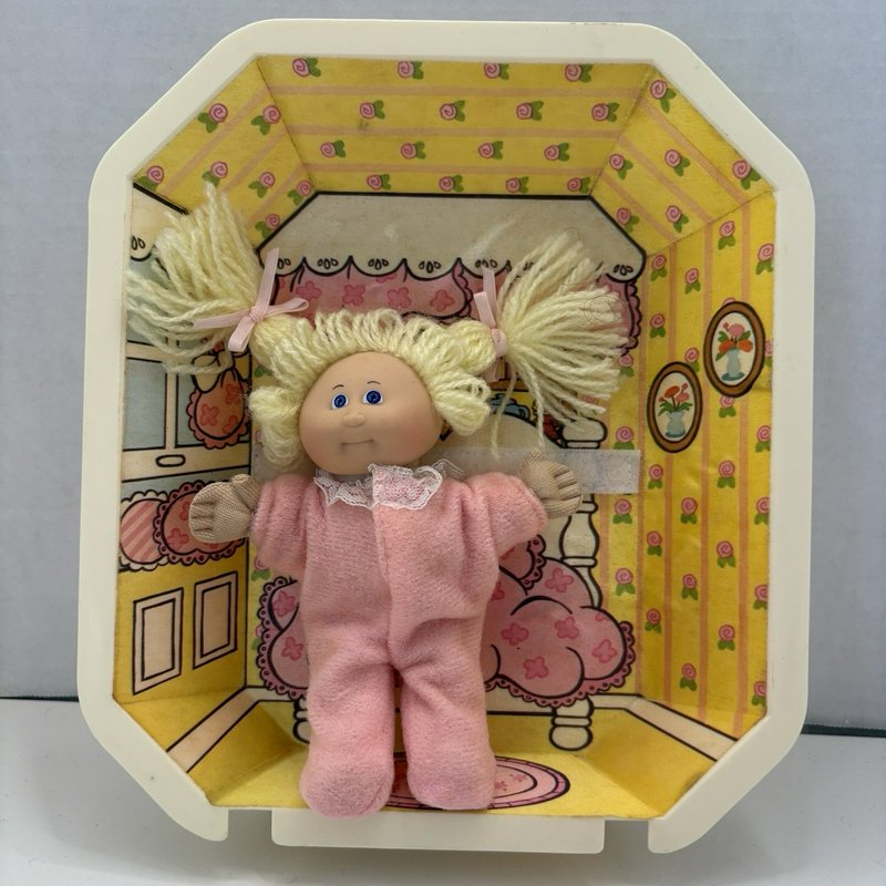 Vintage 1983 Coleco Cabbage Patch Kids Pin Ups Doll Ellen Mina’s Bedroom Pajamas
