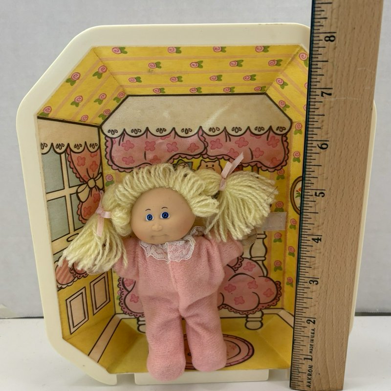Vintage 1983 Coleco Cabbage Patch Kids Pin Ups Doll Ellen Mina’s Bedroom Pajamas