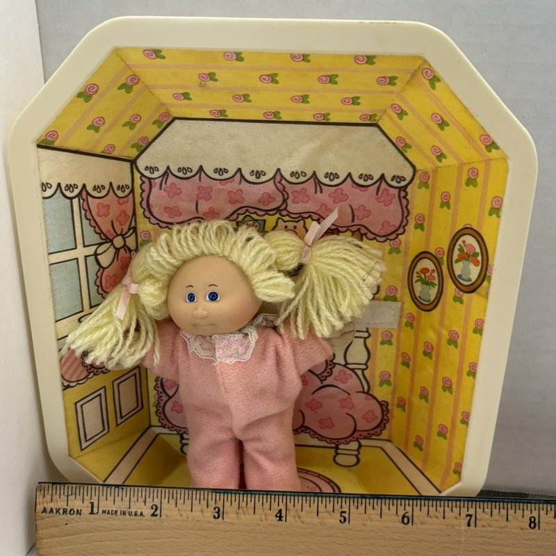 Vintage 1983 Coleco Cabbage Patch Kids Pin Ups Doll Ellen Mina’s Bedroom Pajamas