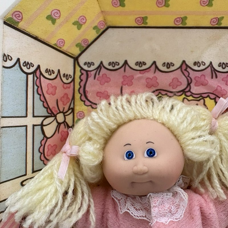 Vintage 1983 Coleco Cabbage Patch Kids Pin Ups Doll Ellen Mina’s Bedroom Pajamas