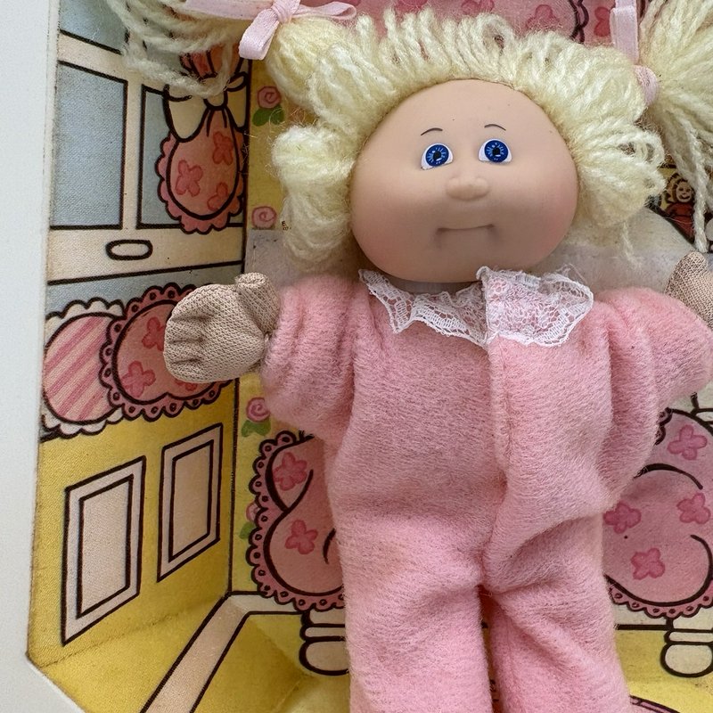 Vintage 1983 Coleco Cabbage Patch Kids Pin Ups Doll Ellen Mina’s Bedroom Pajamas