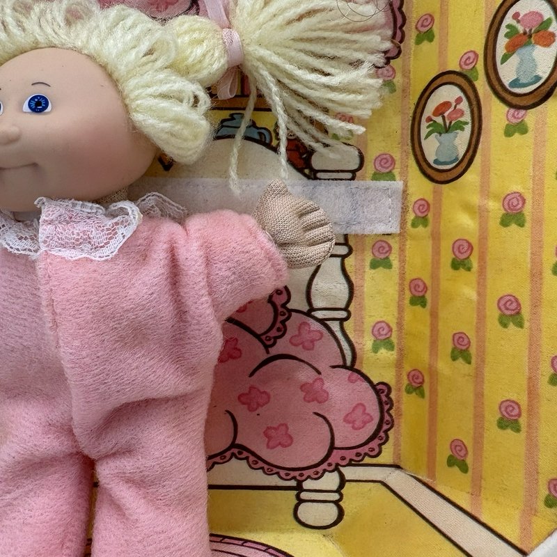 Vintage 1983 Coleco Cabbage Patch Kids Pin Ups Doll Ellen Mina’s Bedroom Pajamas
