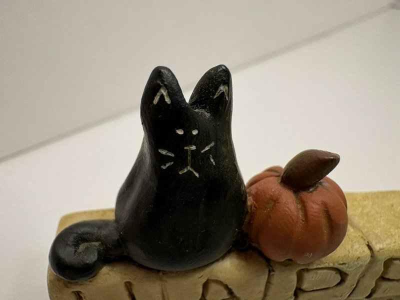 Suzi Skoglund Happy Harvest Cat Pumpkin (2000) & Jack O Lantern Figurines (2004)