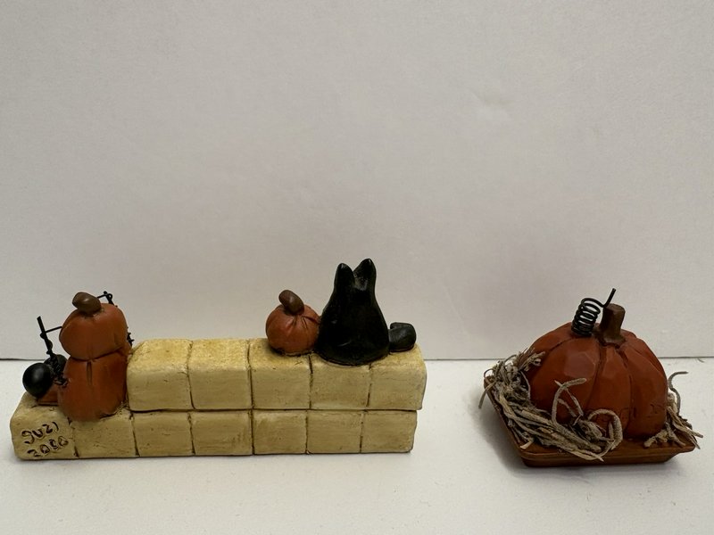 Suzi Skoglund Happy Harvest Cat Pumpkin (2000) & Jack O Lantern Figurines (2004)