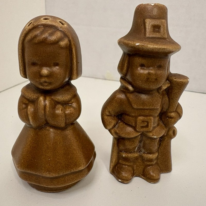 Vintage Hallmark Pilgrims Centerpiece & Salt Pepper Shakers Thanksgiving