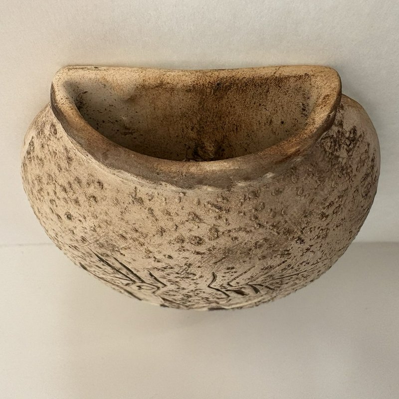 Peruvian Wall Pocket Vase Toro Muerto Petroglyph Design Arequipa Folk Art