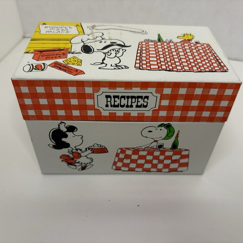 Peanuts Hallmark 1965 Snoopy Pizza Palace Metal Recipe Box Tin USA