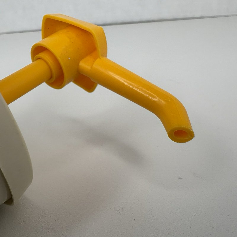 Vintage Tupperware Beige Oval Dispenser w/ Yellow Pump 640-7 1553-8 USA