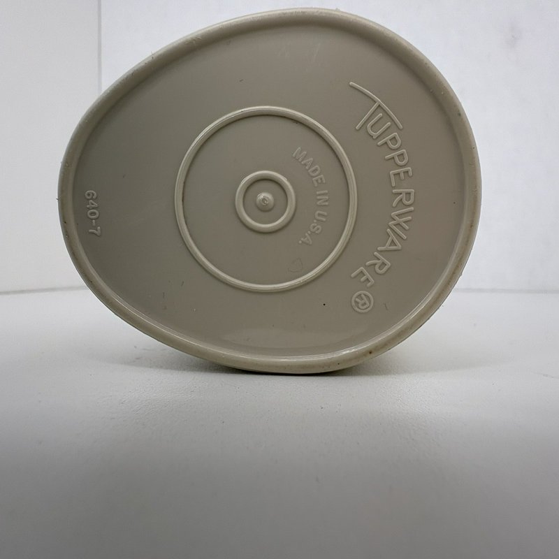 Vintage Tupperware Beige Oval Dispenser w/ Yellow Pump 640-7 1553-8 USA