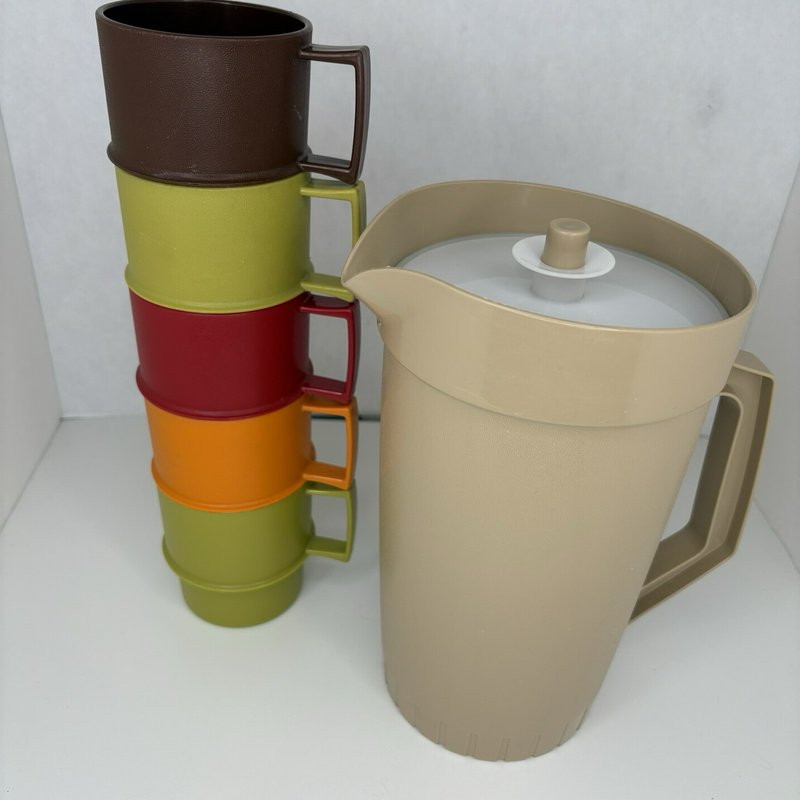 Vintage Tupperware 2 Qt Pitcher with Lid + 5 Harvest Stackable Mugs Retro Set