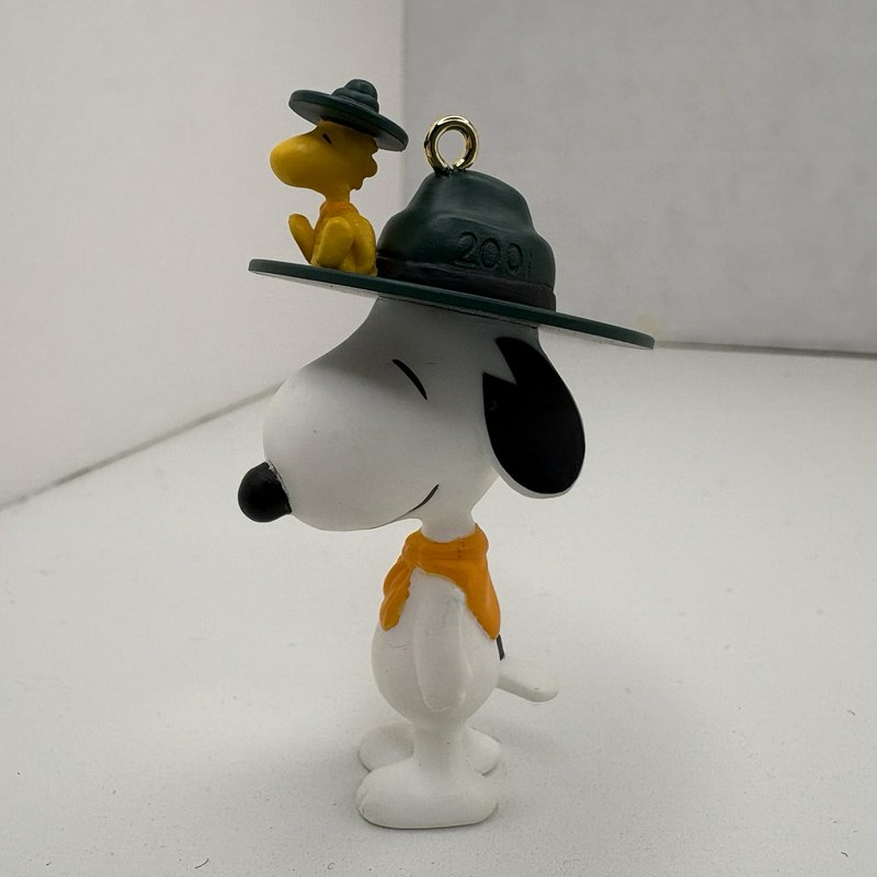 2001 Hallmark Keepsake “Beaglescout” Spotlight on Snoopy Ornament #4