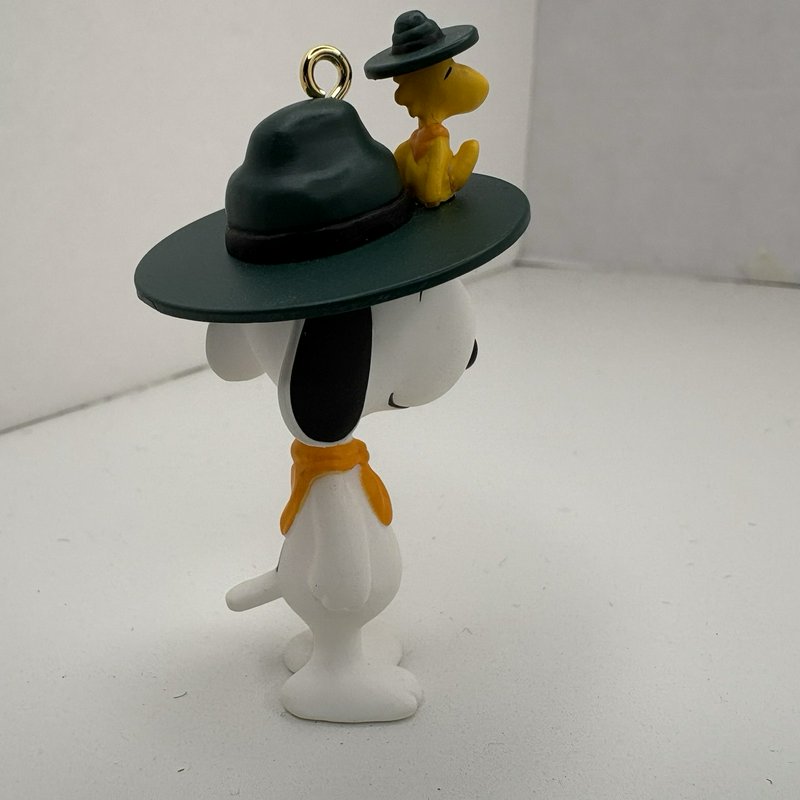 2001 Hallmark Keepsake “Beaglescout” Spotlight on Snoopy Ornament #4
