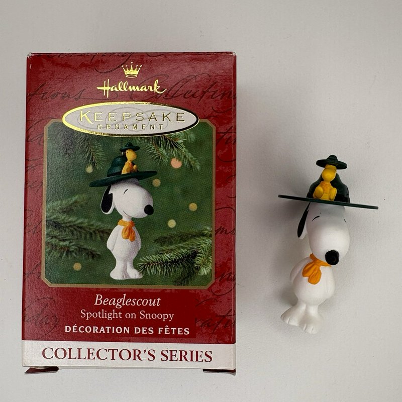 2001 Hallmark Keepsake “Beaglescout” Spotlight on Snoopy Ornament #4