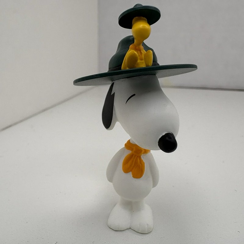 2001 Hallmark Keepsake “Beaglescout” Spotlight on Snoopy Ornament #4