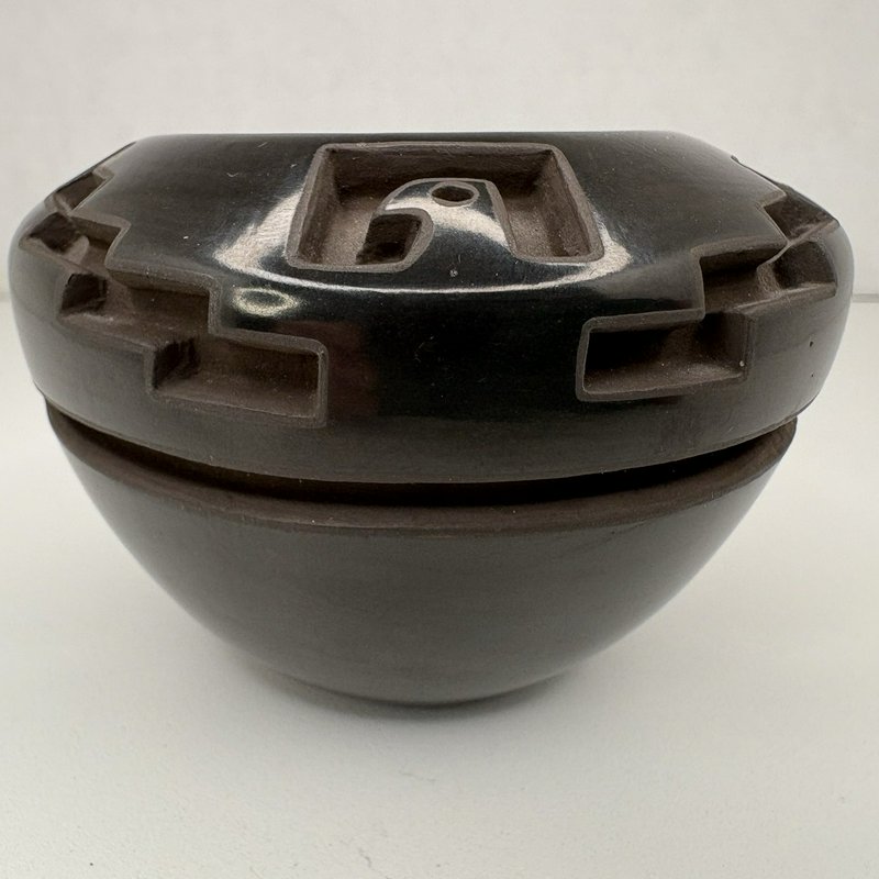 Santa Clara Pueblo Blackware Carved Pottery Jar Effie Garcia Signed 2x3.5”