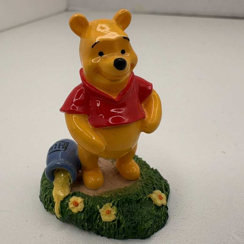 Disney Winnie the Pooh Figurine with Honey Pot Miniature + Pooh Gift Box