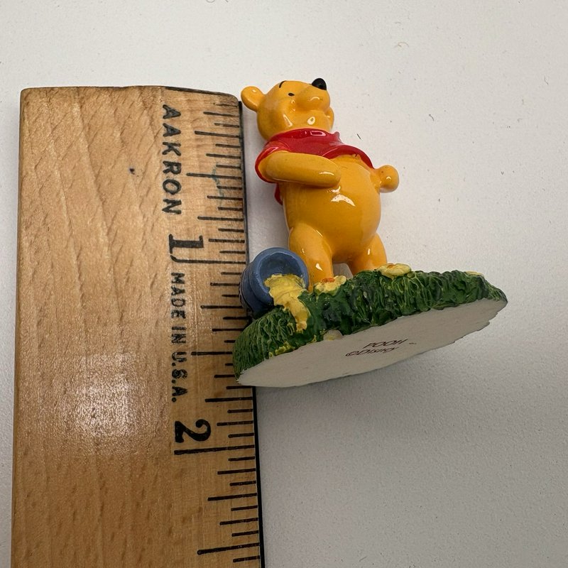 Disney Winnie the Pooh Figurine with Honey Pot Miniature + Pooh Gift Box