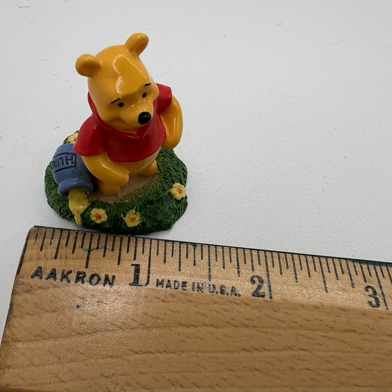 Disney Winnie the Pooh Figurine with Honey Pot Miniature + Pooh Gift Box