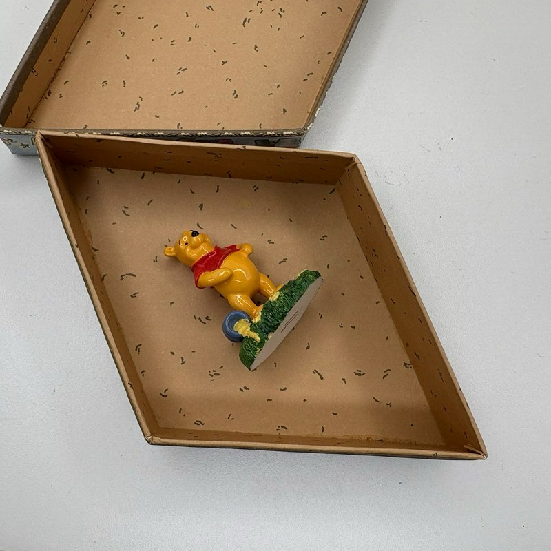 Disney Winnie the Pooh Figurine with Honey Pot Miniature + Pooh Gift Box