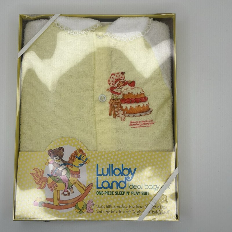 Vintage 1980s Strawberry Shortcake Lullaby Land Sleep N Play Suit NIB Ideal Baby