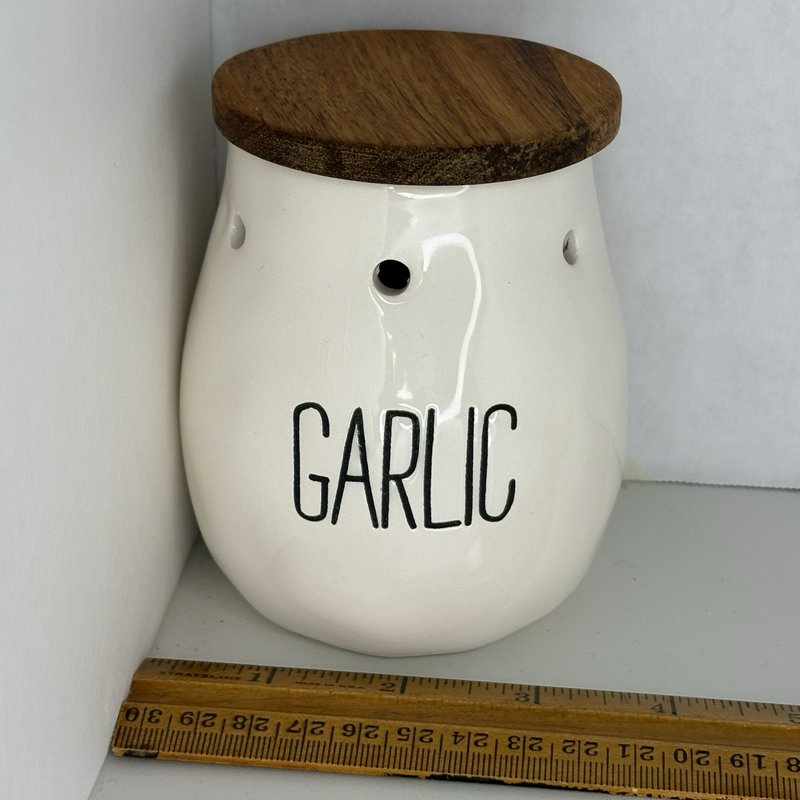 Mud Pie Bistro Garlic Keeper Ceramic Jar with Wood Lid Kitchen Storage 2016