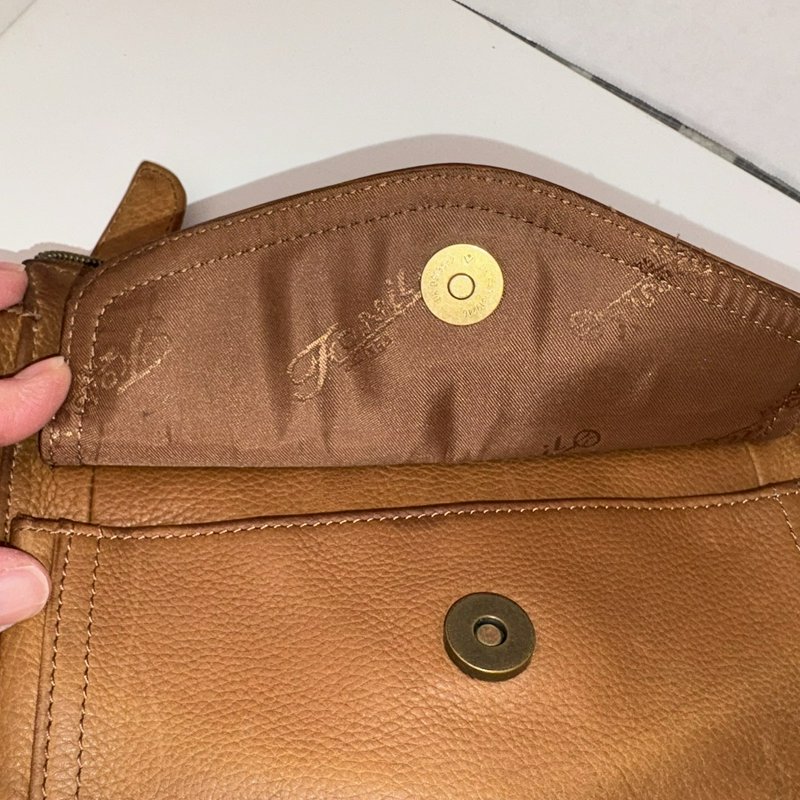 Fossil 75082 Tan Leather Crossbody Bag w/ Key Charm Brass Hardware Vintage