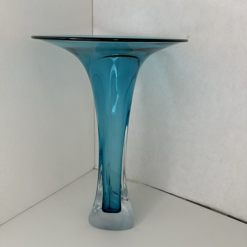 Jonathan Winfisky Signed Teal Fluted Art Glass Vase 2000 Studio Glass