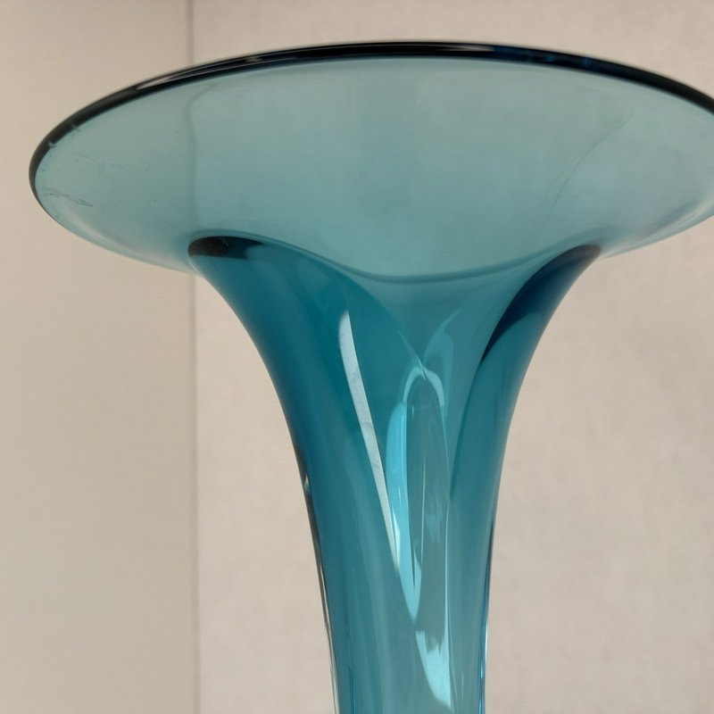 Jonathan Winfisky Signed Teal Fluted Art Glass Vase 2000 Studio Glass