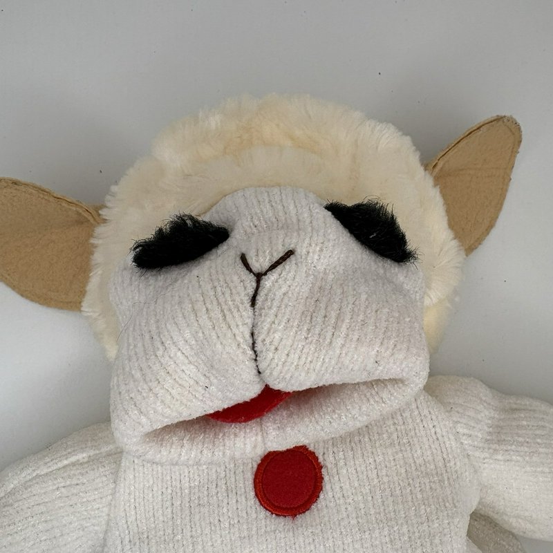 Aurora Lamb Chop Hand Puppet Plush 11”  2002 Classic Media Shari Lewis Vintage