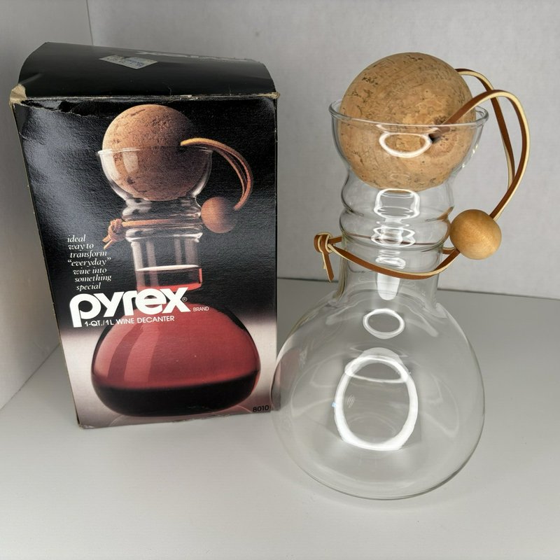 Vintage Pyrex 8010 Wine or Cold Beverage Decanter w/ Box 1 Qt Corning USA