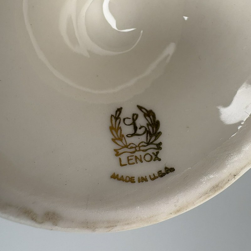 Lenox Florentine Ivory Porcelain Bud Vase 10.5” Leaf Design Made in USA