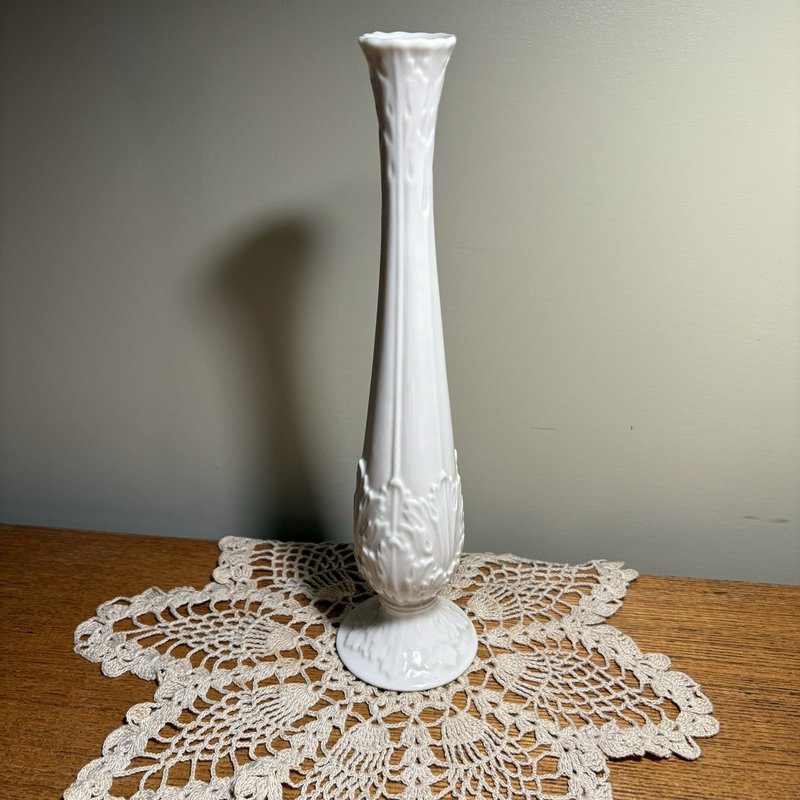 Lenox Florentine Ivory Porcelain Bud Vase 10.5” Leaf Design Made in USA