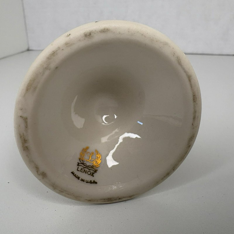 Lenox Florentine Ivory Porcelain Bud Vase 10.5” Leaf Design Made in USA