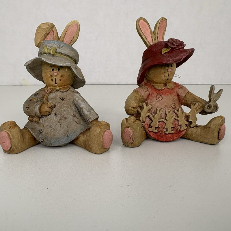 Blossom Bucket Suzi Skoglund Whisker Collection Bunny Figurines Lot of 2 Easter