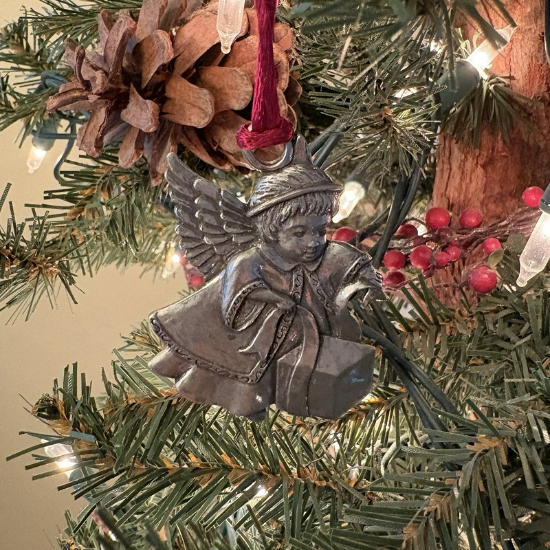 1992 Seagull Pewter Angel with Gift Christmas Ornament Nova Scotia Canada Boxed