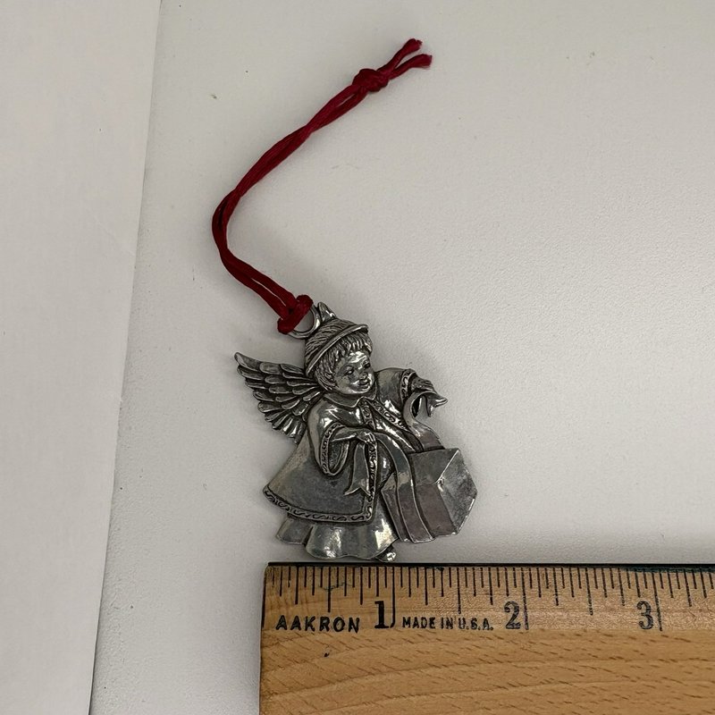 1992 Seagull Pewter Angel with Gift Christmas Ornament Nova Scotia Canada Boxed