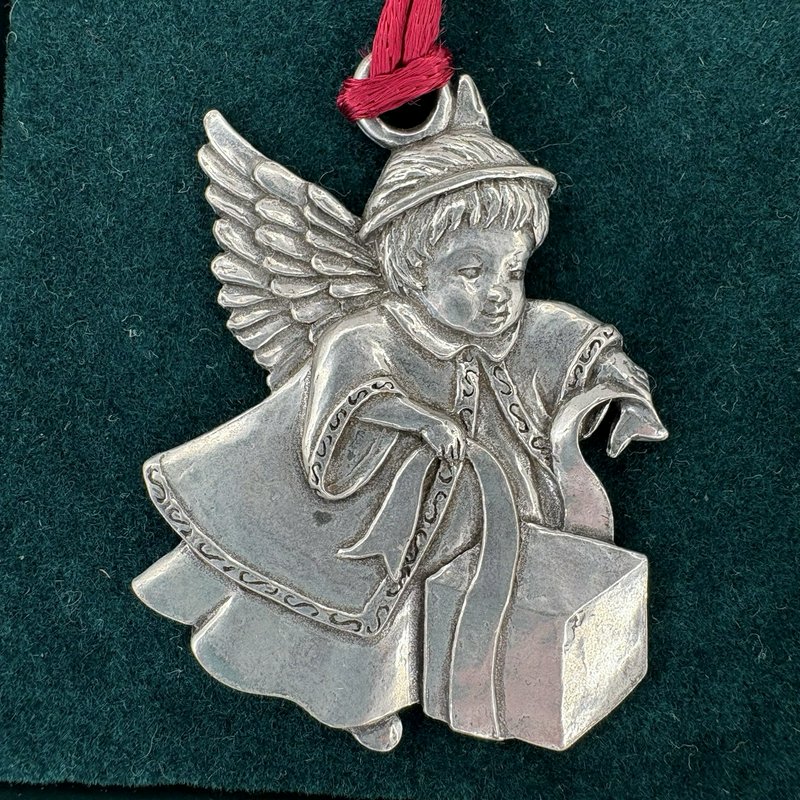 1992 Seagull Pewter Angel with Gift Christmas Ornament Nova Scotia Canada Boxed