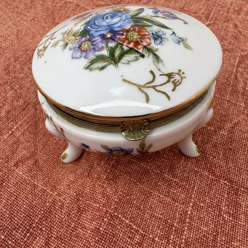 Vintage Napcoware Japan Porcelain Footed Trinket Box Floral Gold Trim 8853