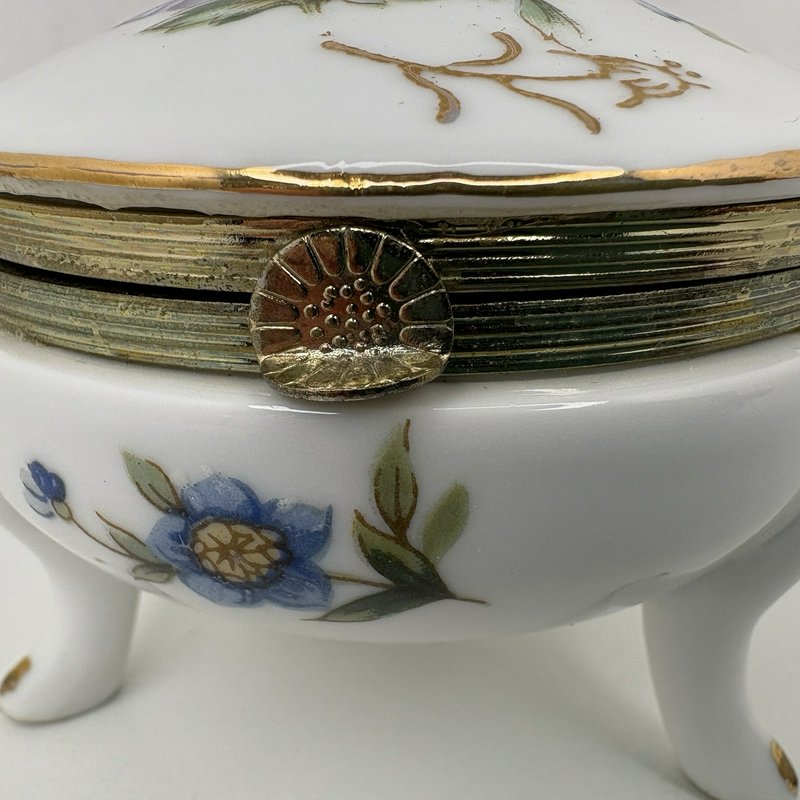 Vintage Napcoware Japan Porcelain Footed Trinket Box Floral Gold Trim 8853