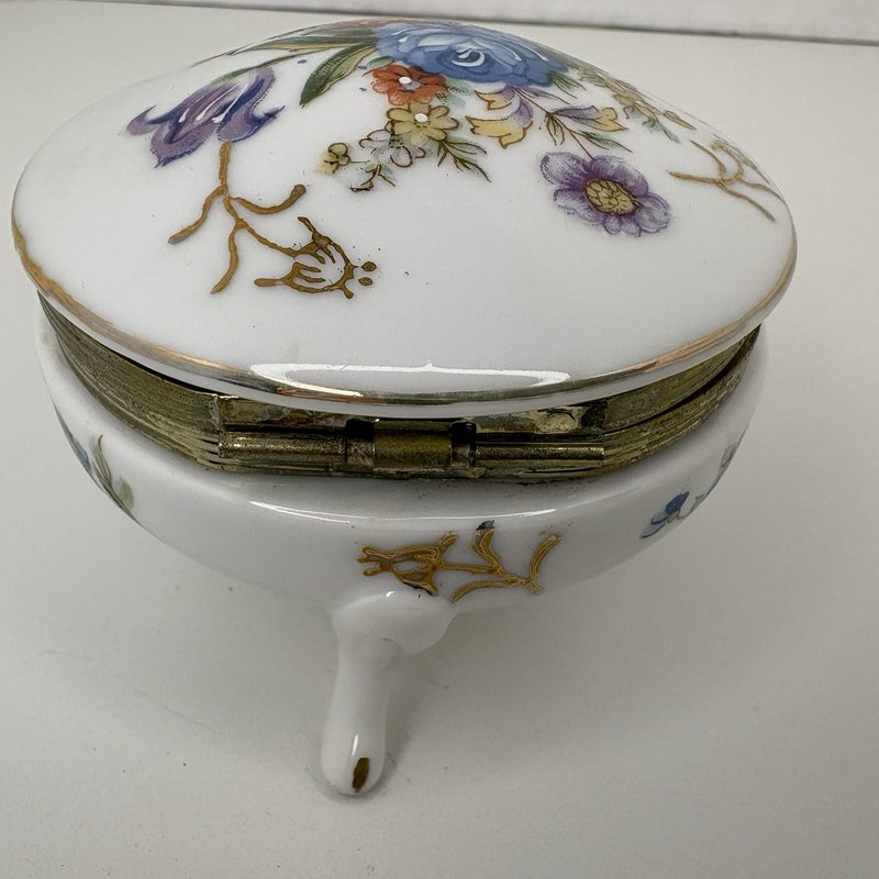 Vintage Napcoware Japan Porcelain Footed Trinket Box Floral Gold Trim 8853