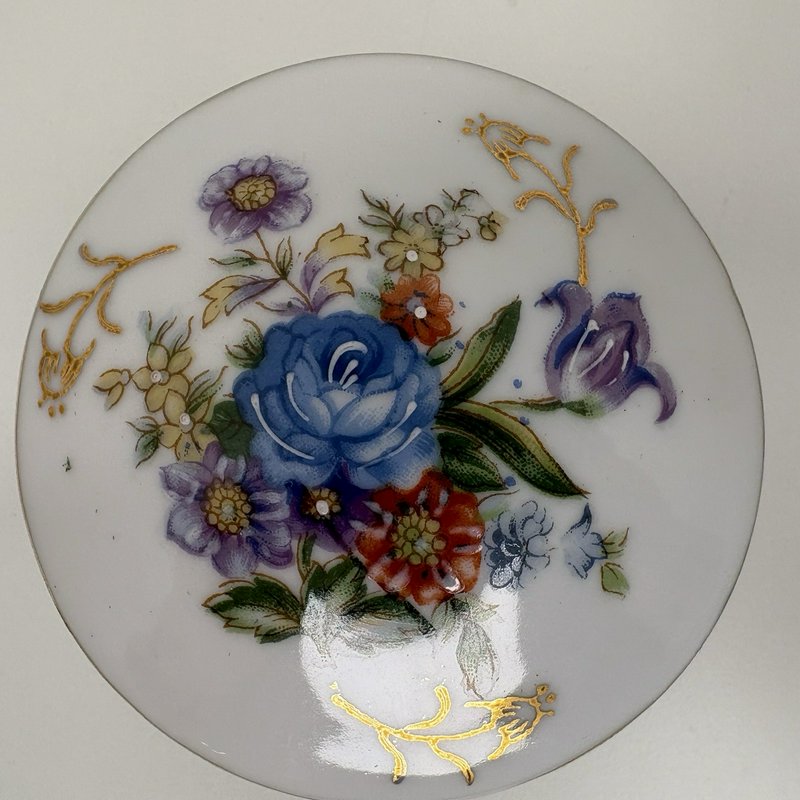 Vintage Napcoware Japan Porcelain Footed Trinket Box Floral Gold Trim 8853