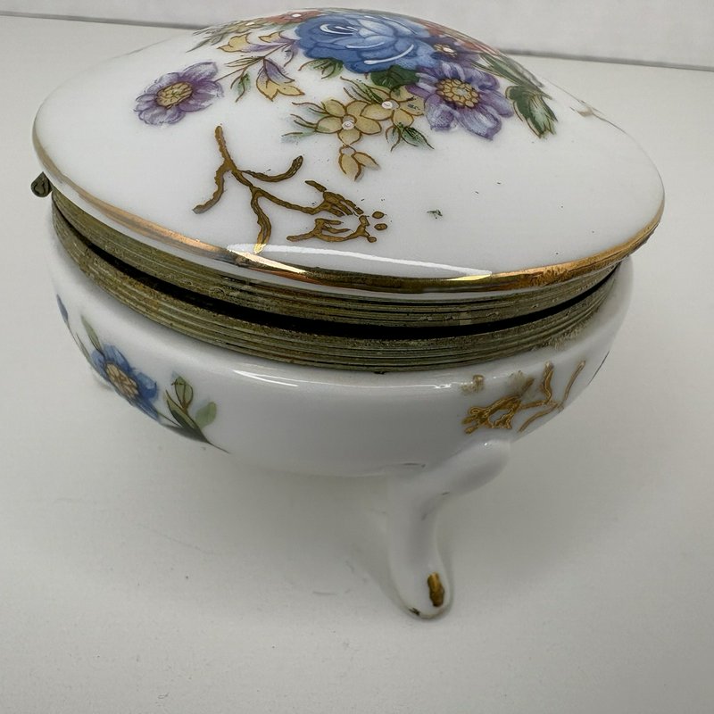 Vintage Napcoware Japan Porcelain Footed Trinket Box Floral Gold Trim 8853