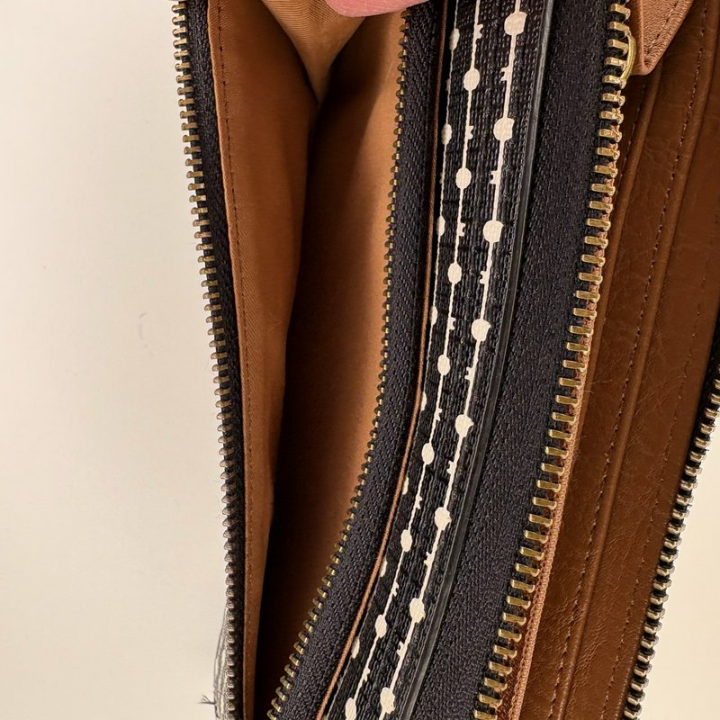 Fossil Emma RFID Zip Wristlet Wallet Black Geometric Dot-Stripe Tan 8x4