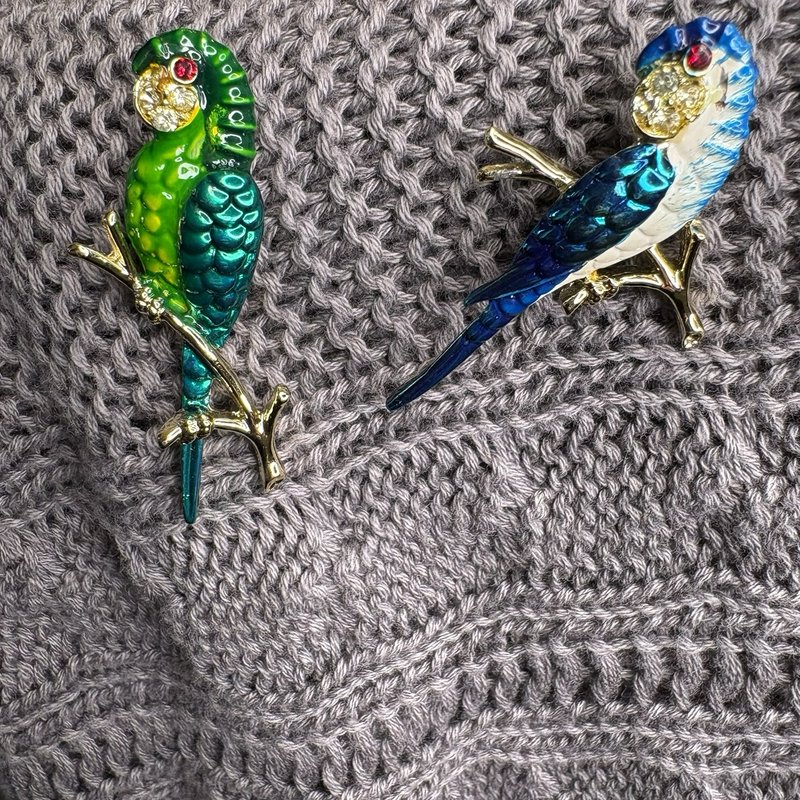 Vintage Enamel Parrot Bird Brooch Pair Rhinestone Eyes Gold Tone Pins