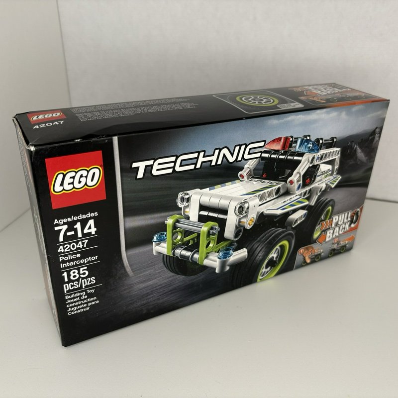 LEGO Technic 42047 Police Interceptor Pull-Back Car Sealed Light Box Wear